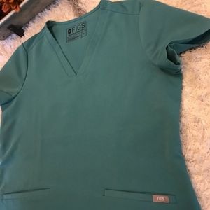 Figs casma marine scrub top